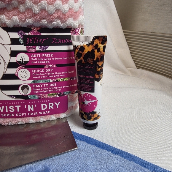 Betsey Johnson (3 Piece) Bundle - Picture 7 of 10